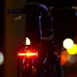 B&M Busch & Müller - Toplight Flat S - Feu Arrière Pour Vélo électrique 321/5ASDC0211 - 321/8ASDC0211 -Accessoires Vélo Soldes busch muller toplight flat s feu arriere pour velo electrique e 1422uxzYMEIytVJv5 3840x2160